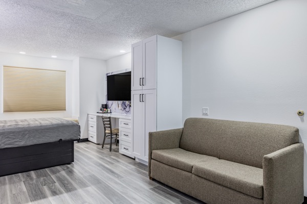 Queen kitchenette suite room view