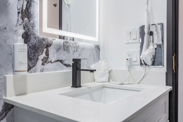 King room bathroom sink